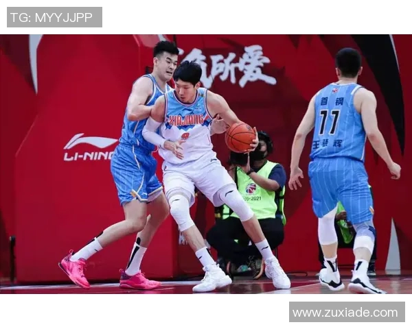 新疆男篮利用挡拆战术吴冠希内线连续得分